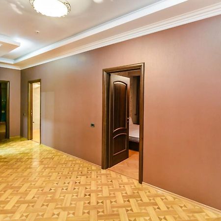 Vip Apartment Number One Baku Bagian luar foto