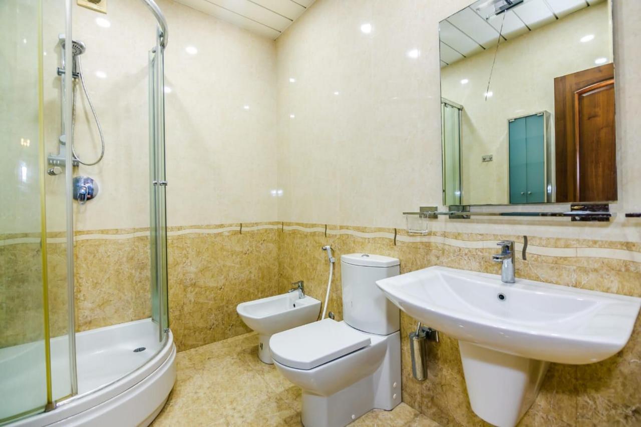 Vip Apartment Number One Baku Bagian luar foto