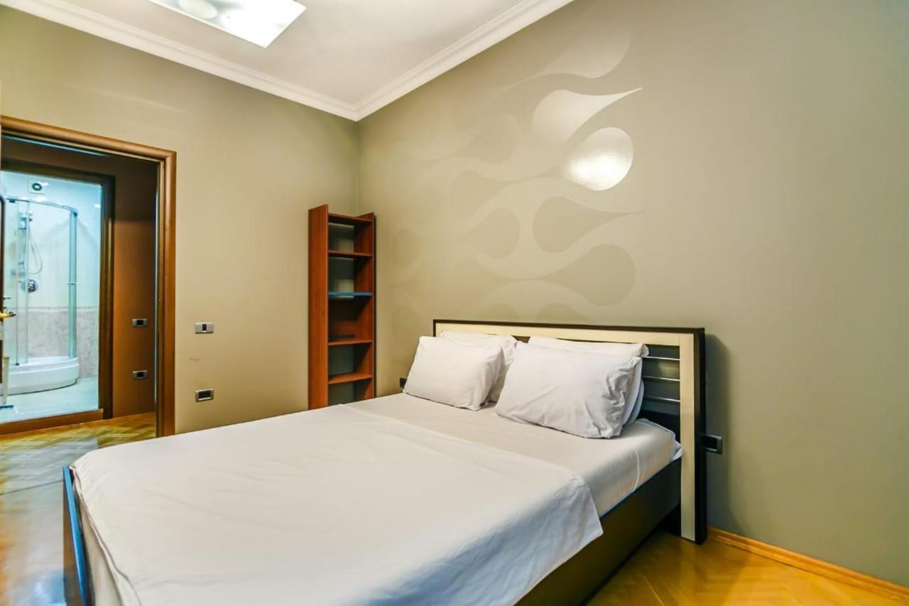 Vip Apartment Number One Baku Bagian luar foto