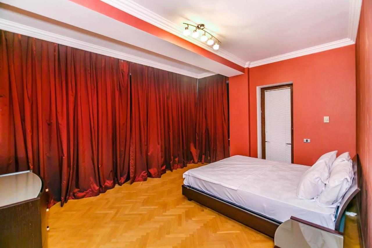 Vip Apartment Number One Baku Bagian luar foto