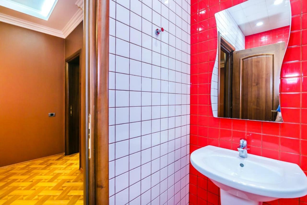 Vip Apartment Number One Baku Bagian luar foto