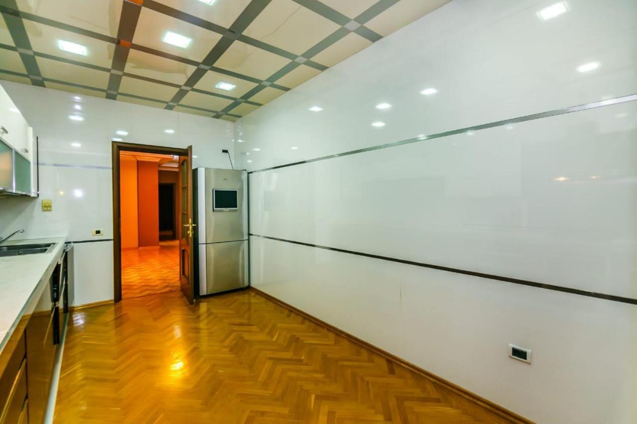 Vip Apartment Number One Baku Bagian luar foto