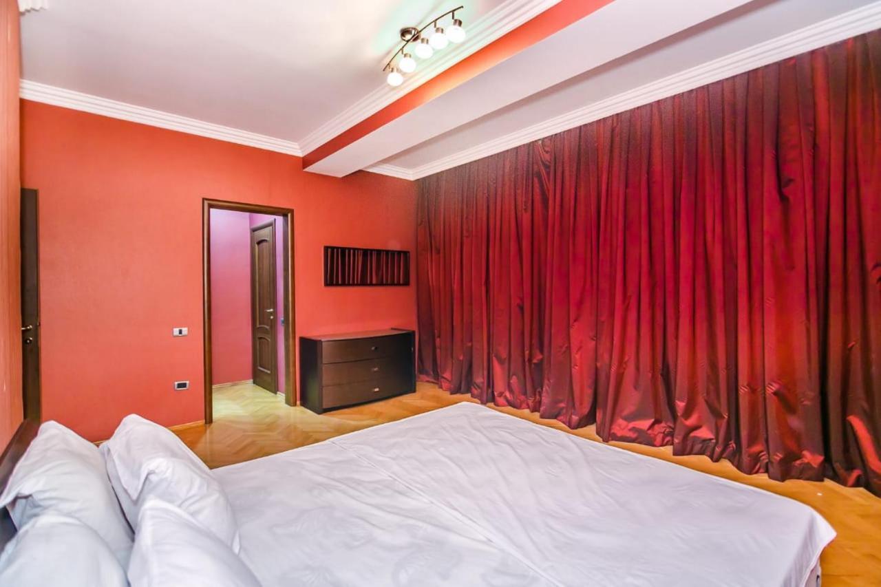 Vip Apartment Number One Baku Bagian luar foto