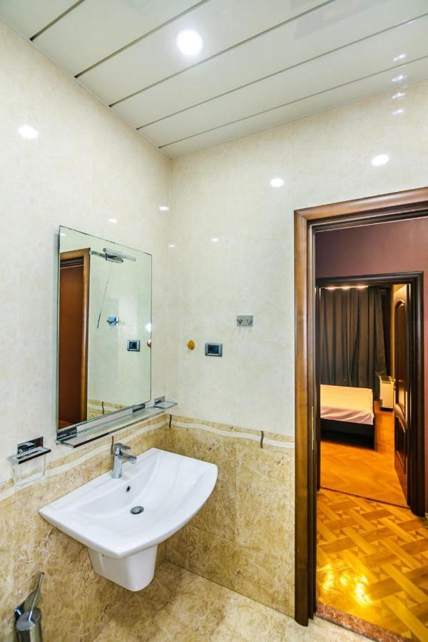 Vip Apartment Number One Baku Bagian luar foto