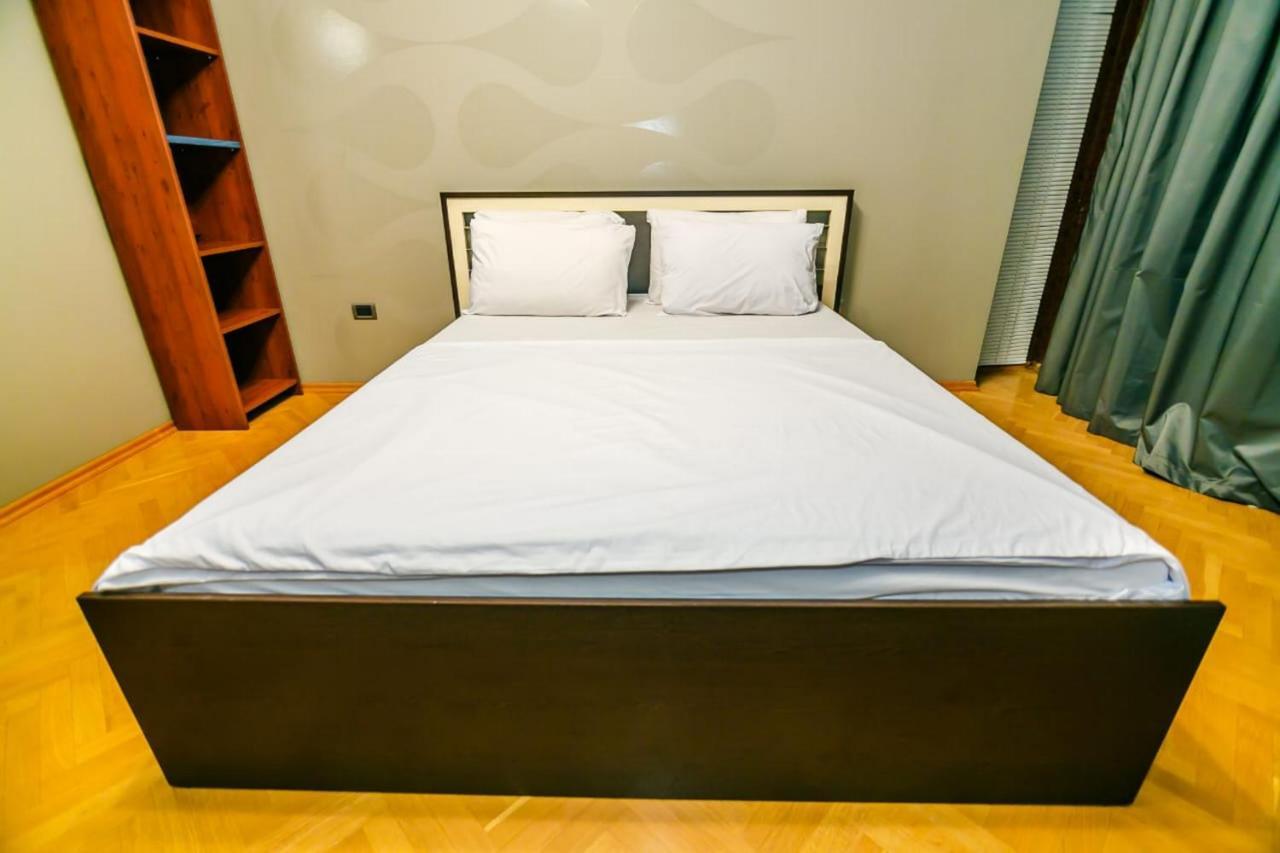 Vip Apartment Number One Baku Bagian luar foto