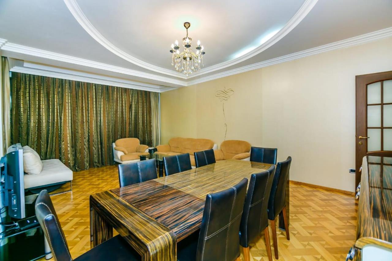 Vip Apartment Number One Baku Bagian luar foto