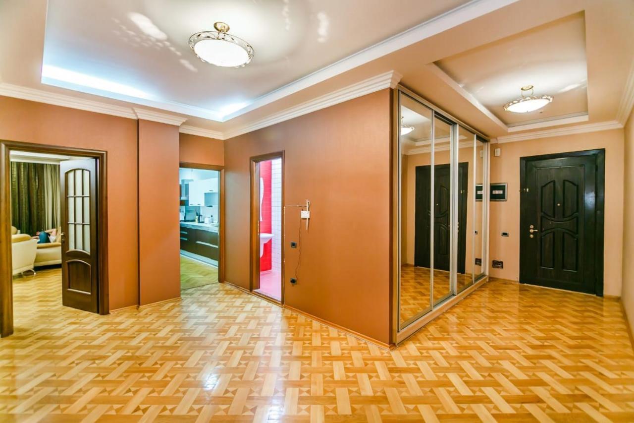 Vip Apartment Number One Baku Bagian luar foto