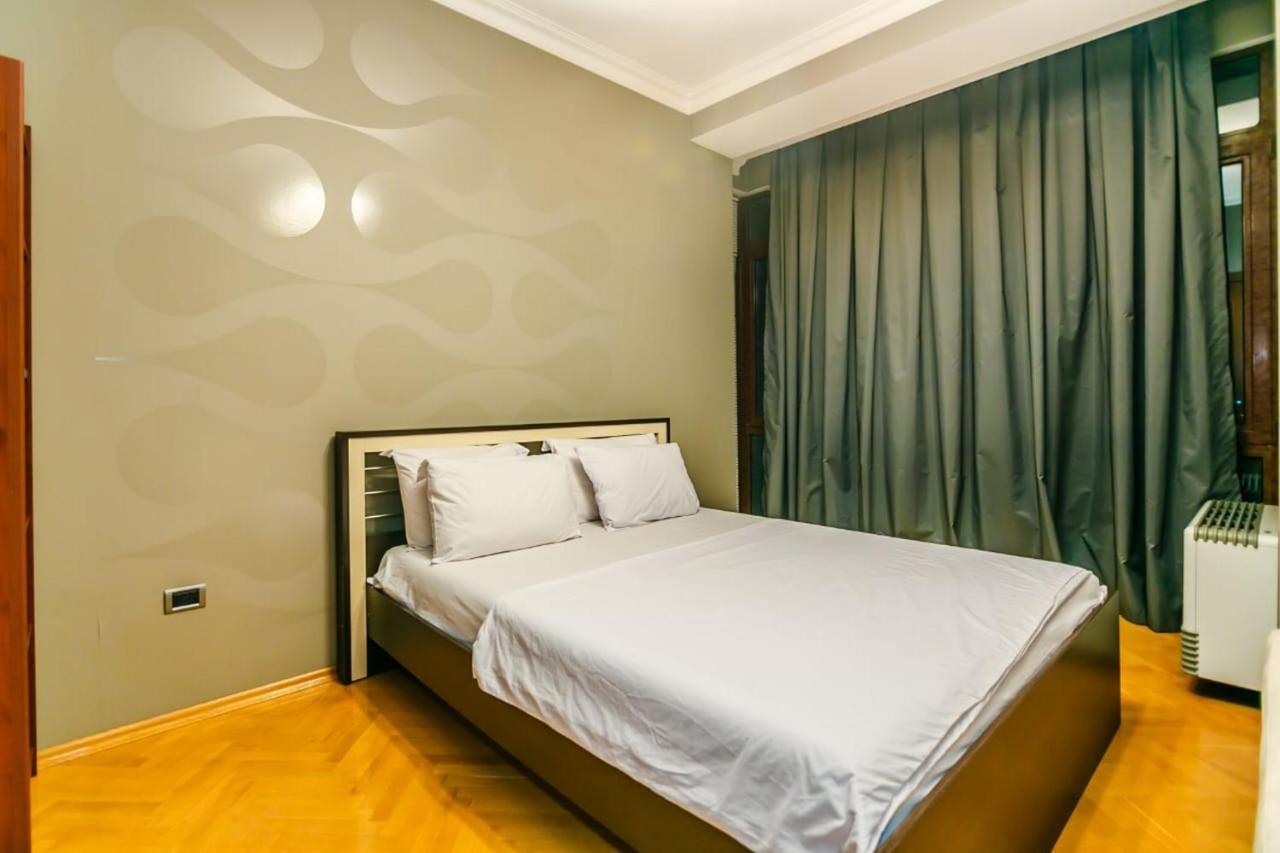Vip Apartment Number One Baku Bagian luar foto