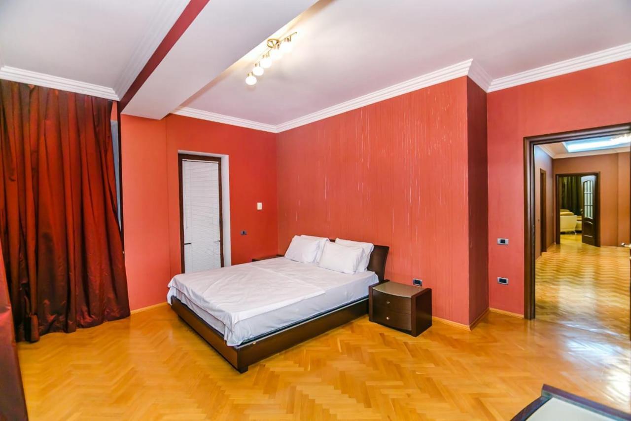 Vip Apartment Number One Baku Bagian luar foto