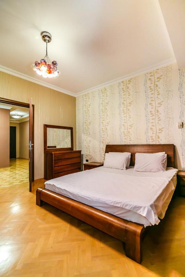 Vip Apartment Number One Baku Bagian luar foto