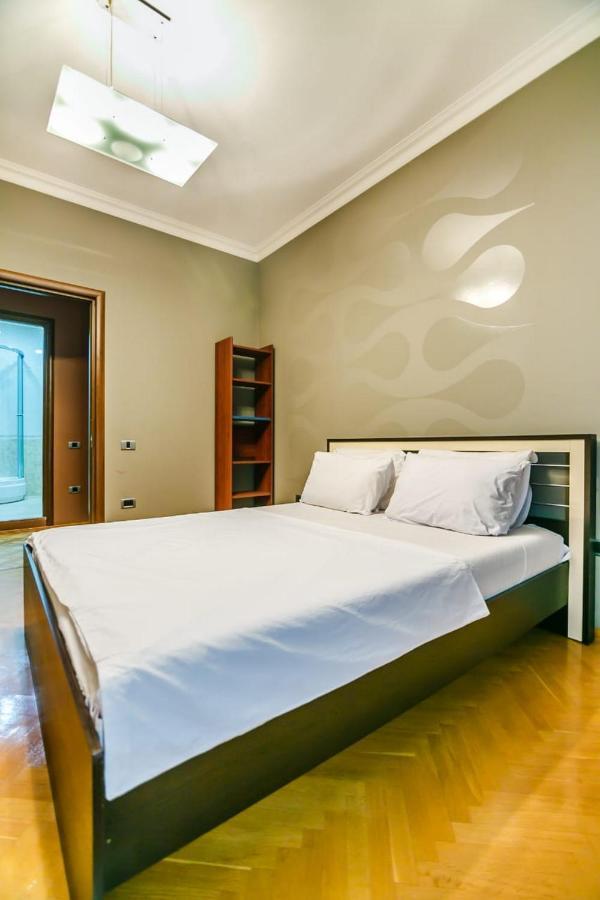 Vip Apartment Number One Baku Bagian luar foto