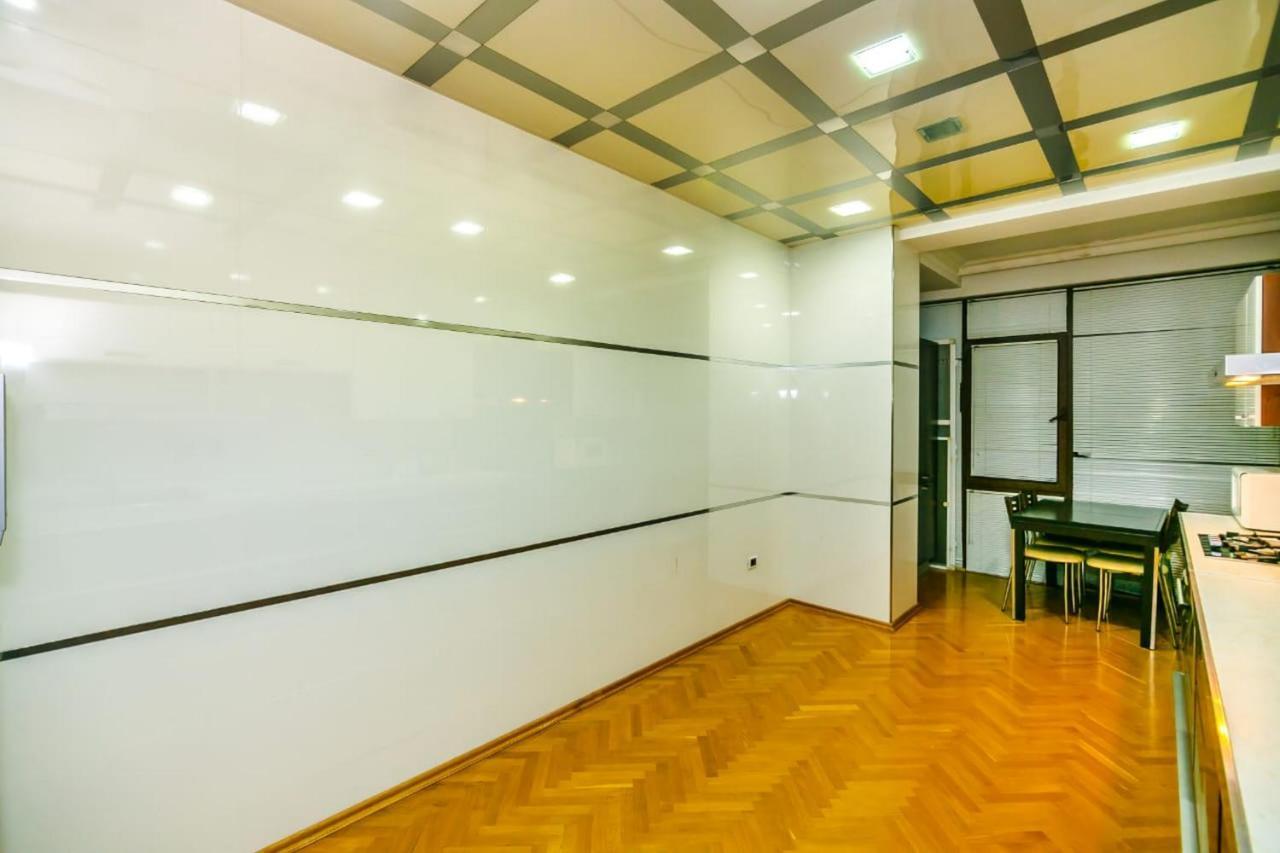 Vip Apartment Number One Baku Bagian luar foto