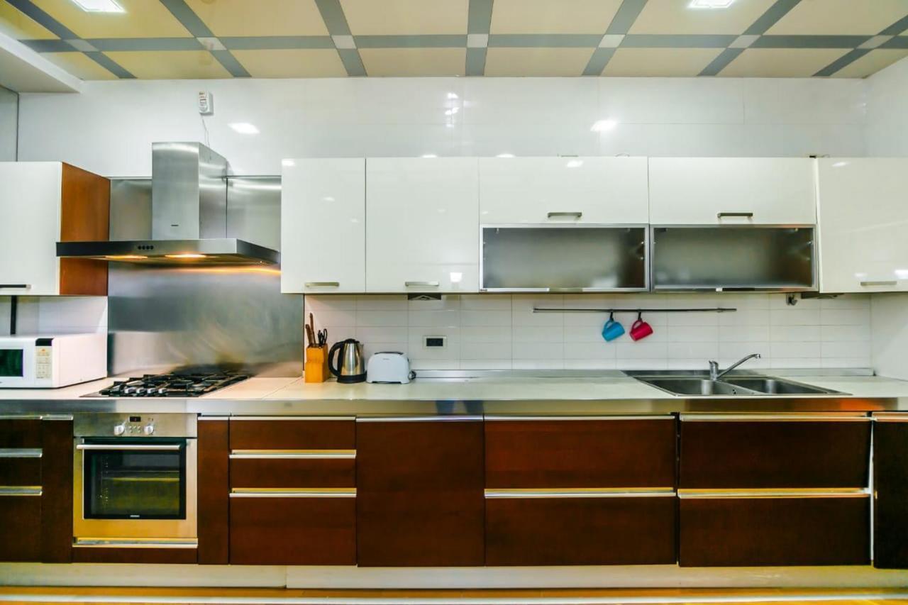 Vip Apartment Number One Baku Bagian luar foto